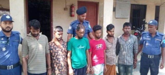 শিবপুরে ৬ ডাকাত ও ২ গরু চোর গ্রেফতার