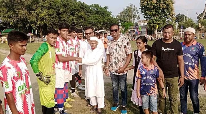 ফুলবাড়ী স্পোটর্স ব্রীজ কে ০-১ গোলে হারিয়ে দিনাজপুর বড় মাঠ’র জয়লাভ