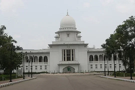 বিচারপতির কথা নিয়ে আদালতকক্ষে হট্টগোল, বেঞ্চ পুনর্গঠন করে দিলেন প্রধান বিচারপতি