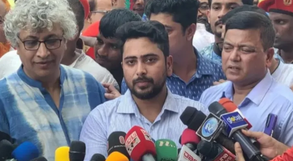 ফেসবুকে প্রচুর গুজব রটানো হচ্ছে : রংপুরে উপদেষ্টা নাহিদ