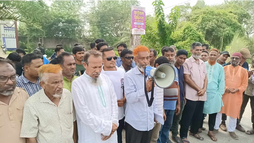আক্কেলপুর মহিলা কলেজের কমিটি বাতিল চেয়ে মানববন্ধন