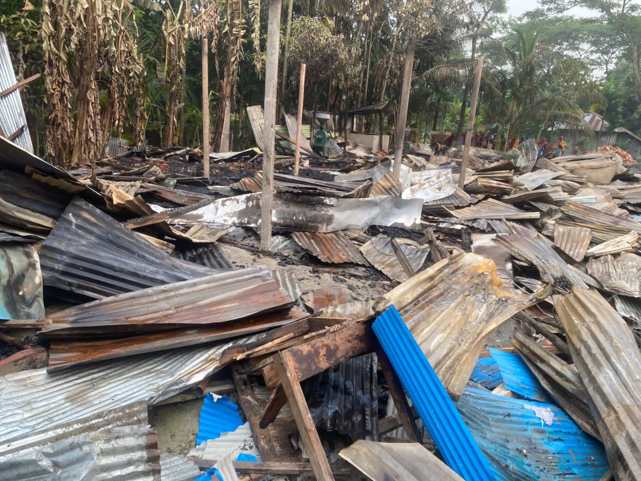 সুধারামে প্রতিপক্ষের দেওয়া আগুনে ১২ টি দোকান ভস্মীভূত