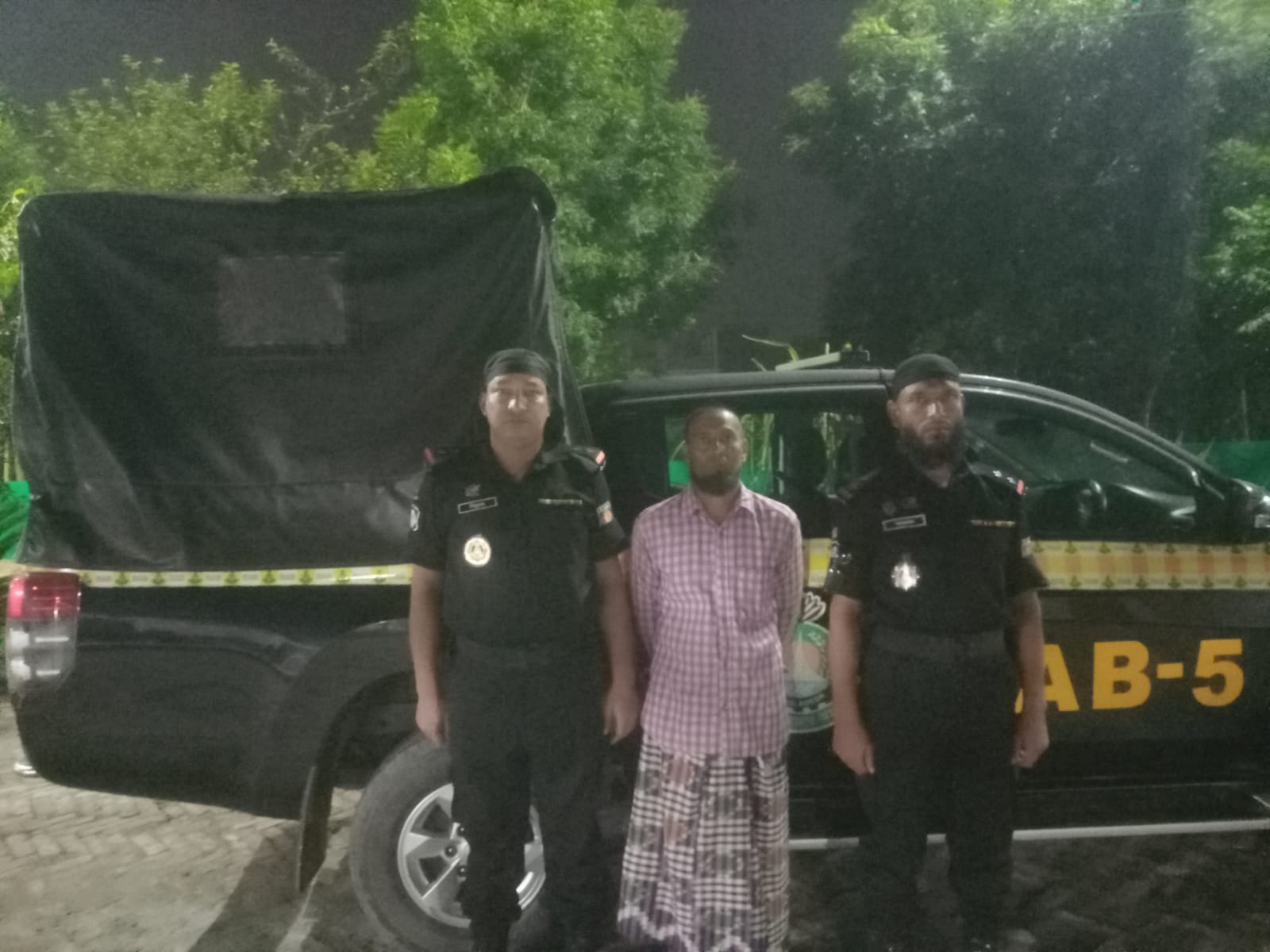 ০১ টি ওয়ানশুটারগান এবং ০১ রাউন্ড গুলি সহ ০১ জন অস্ত্র ব্যবসায়ী গ্রেফতার