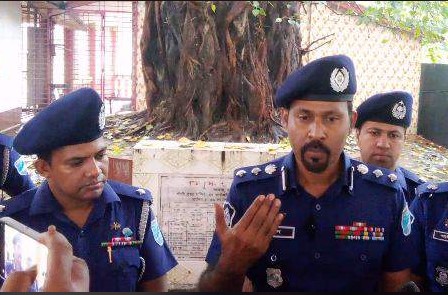 সাভারে পূজামণ্ডপ পরিদর্শনে ঢাকা জেলা পুলিশ সুপার আহম্মদ মুঈদ