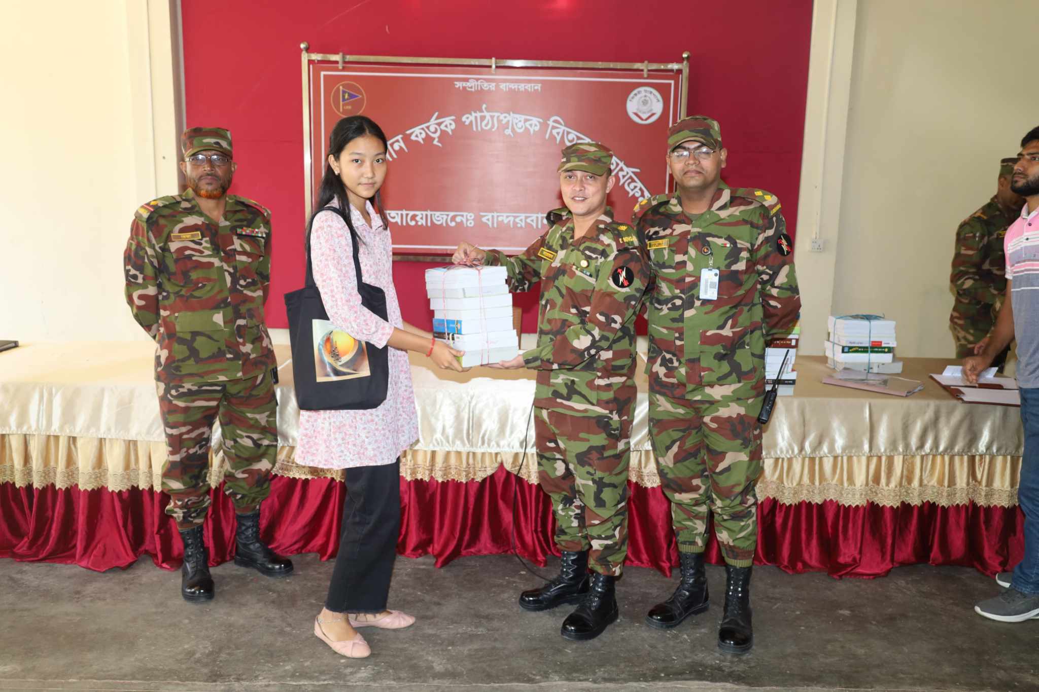 সেনা জোন কর্তৃক অসহায় গরীব মেধাবী শিক্ষার্থীদের বই বিতরণ,