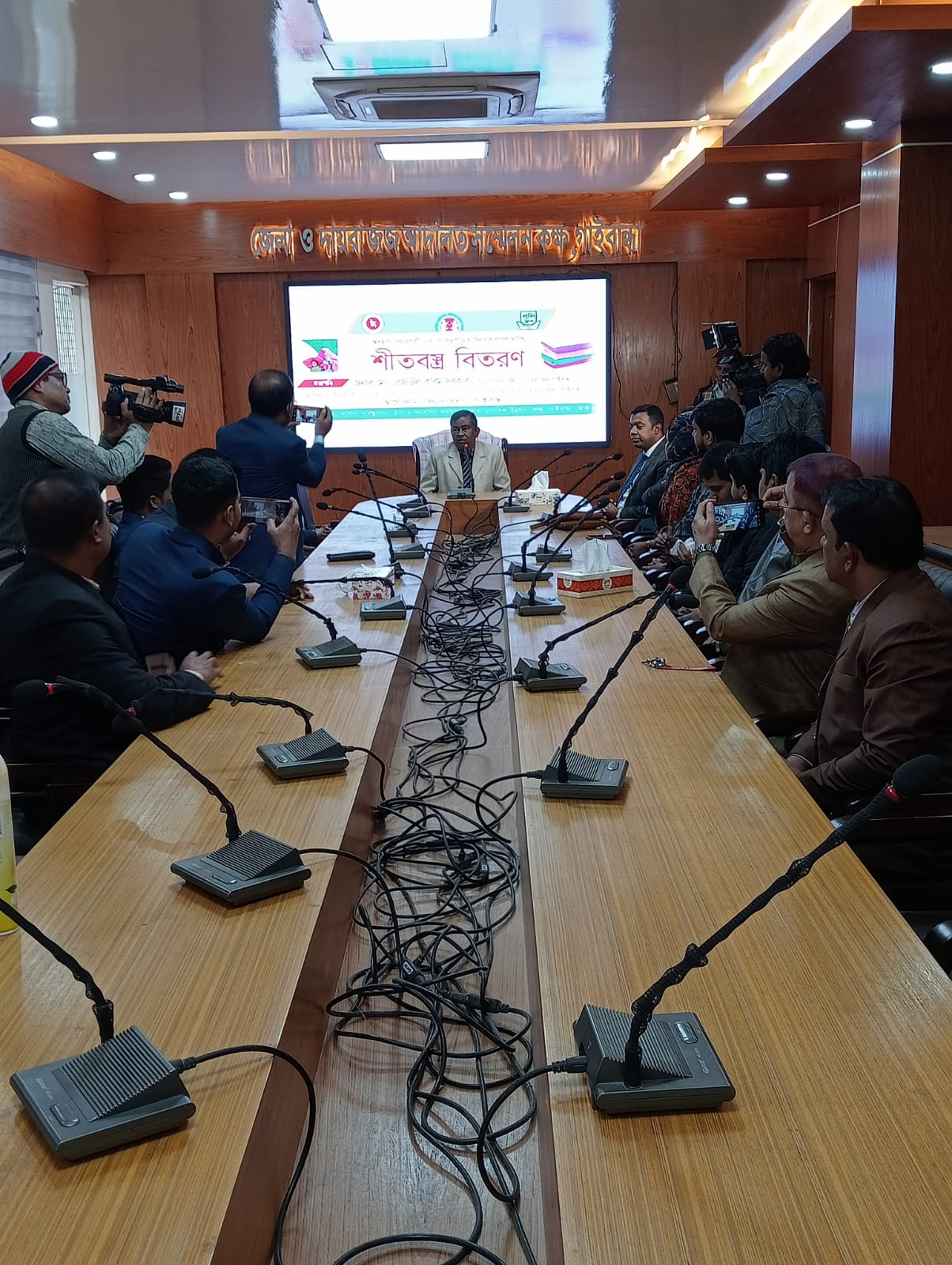 গাইবান্ধায় অসহায় ও দারিদ্র্য মানুষের মাঝে প্রশিকার শীতবস্ত্র বিতরণ