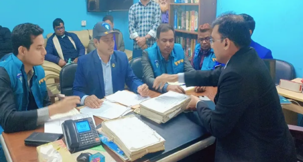 রংপুর বেতারের সাবেক প্রকৌশলীর অনিয়ম অনুসন্ধানে মাঠে নেমেছে দুর্নীতি দমন কমিশন (দুদক)